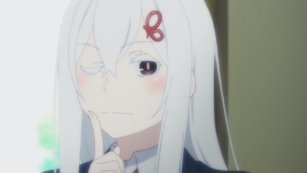 制服姿のエキドナ